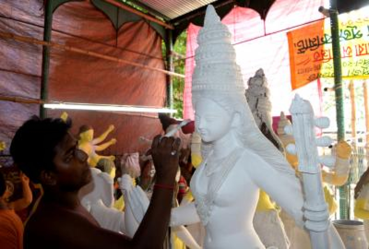 பாங்க்லாதேஷில் துர்கா பூஜைக்கு முன் கோவிலில் ஏழு சிலைகள் உடைக்கப்பட்டன, போலீசார் விசாரணையில்