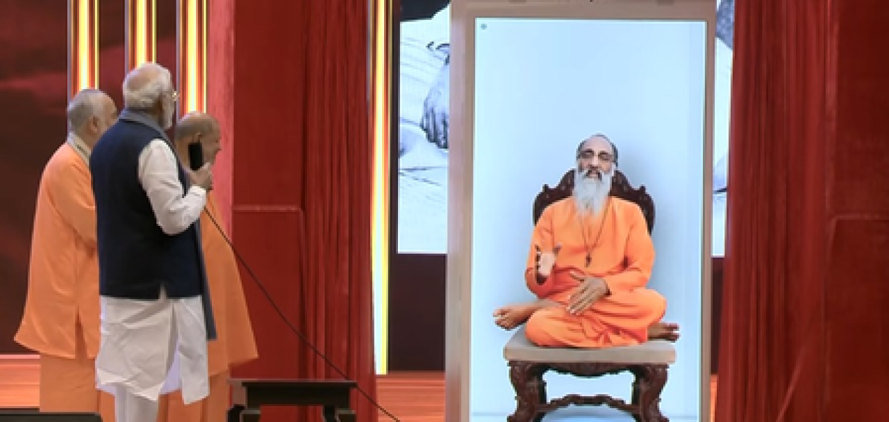 பிரதமர் மோடி, சுவாமி சின்மயானந்தின் ஹோலோகிராபிக் அவதாருடன் உரையாடினார்