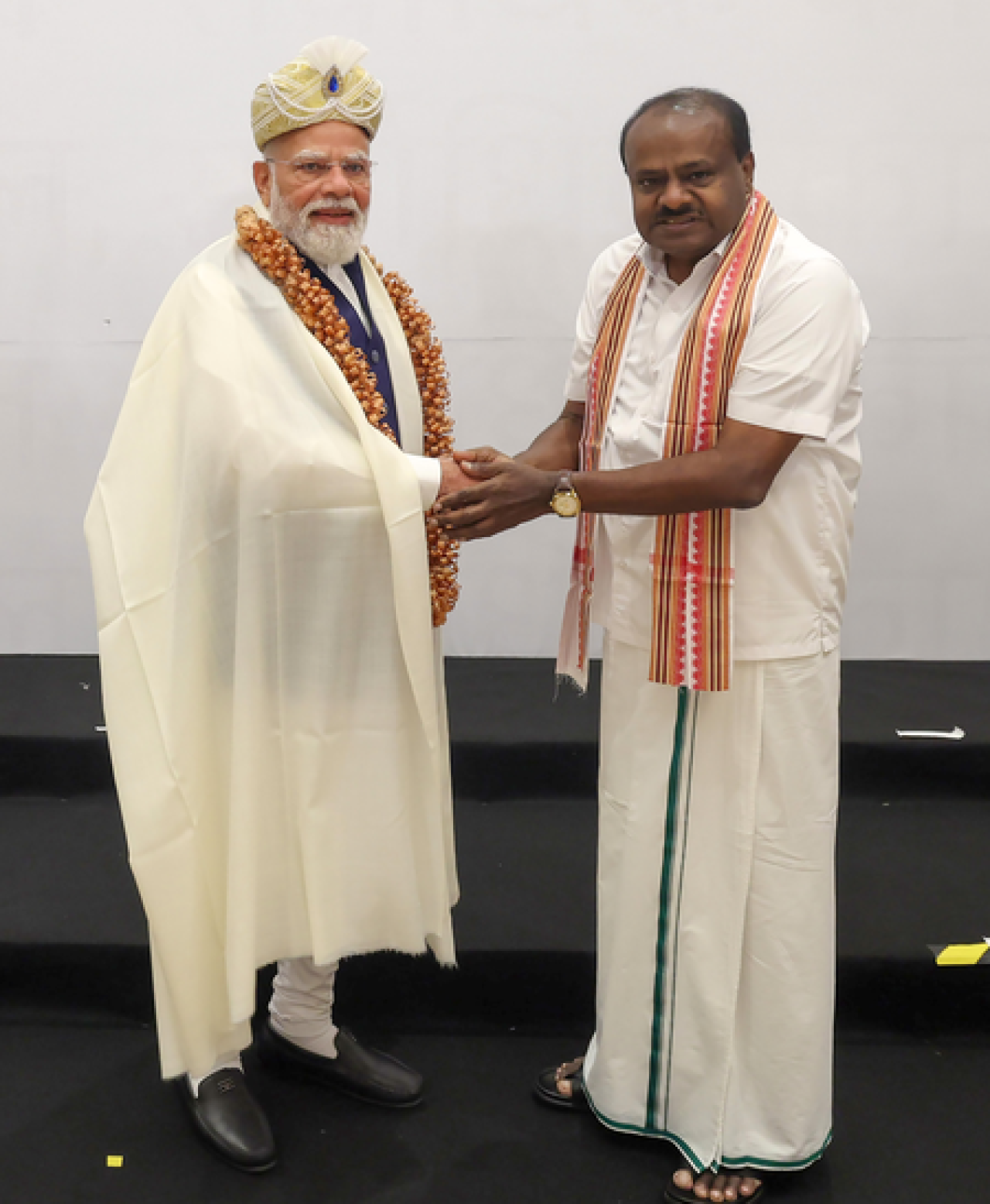 பிரதமர் மோடியின் 25 ஆண்டுகள்: எச்.டி. குமாரசாமியின் பாராட்டுகள்