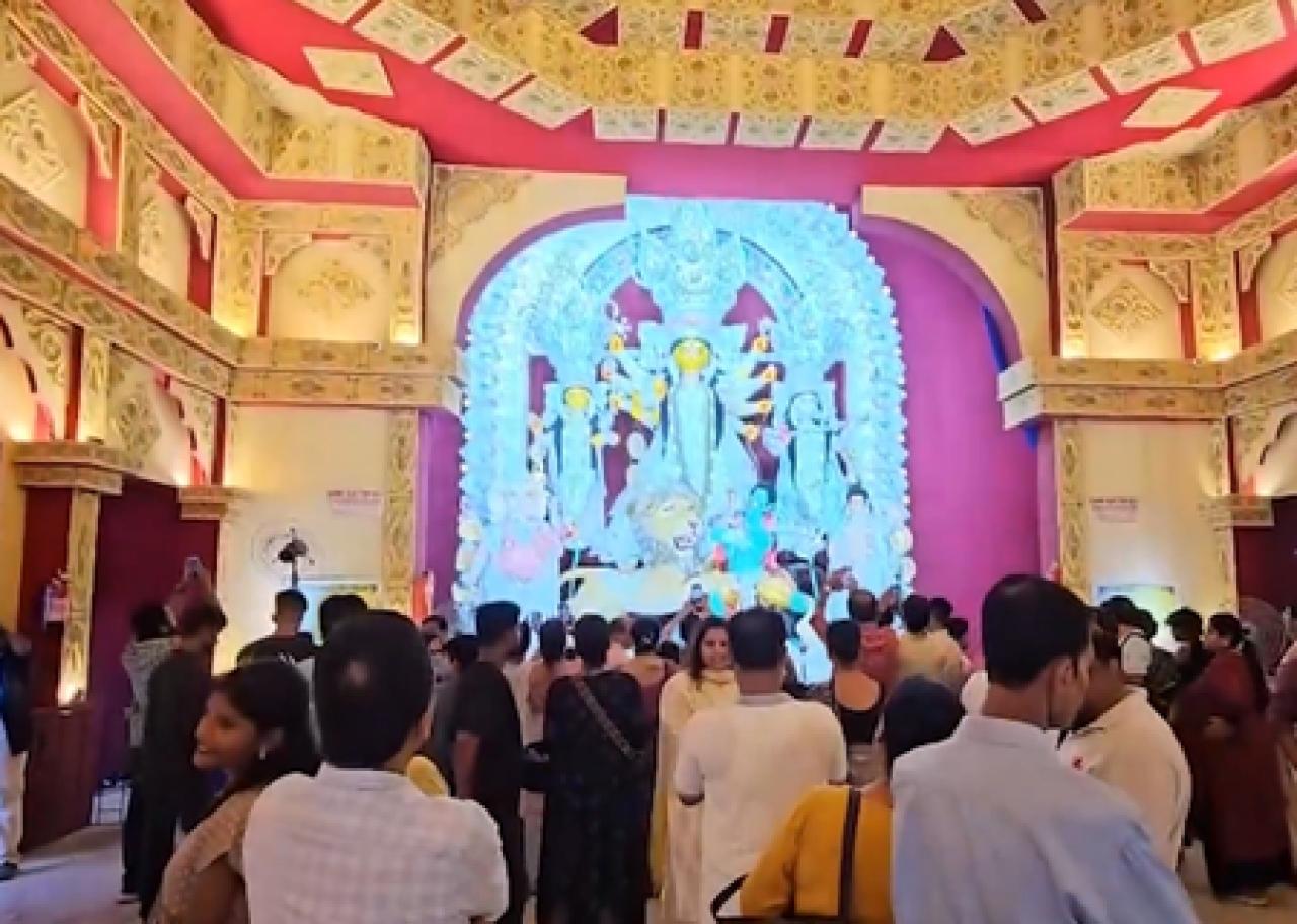 மகாசப்தமியில் கொல்கத்தாவில் துர்கா பூஜையின் மகிழ்ச்சி