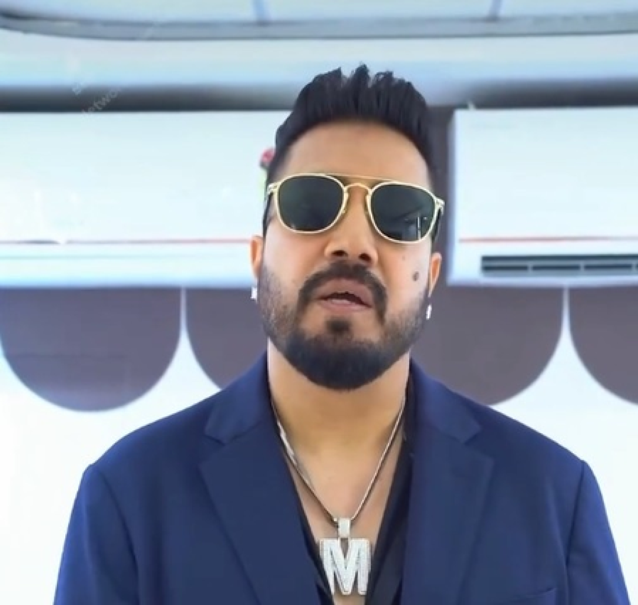 மீகா சிங்கின் பாராட்டுகள்: தலேர் மேஹந்திக்கு மன்னிப்பு கேட்ட சுபோத் உணியால்