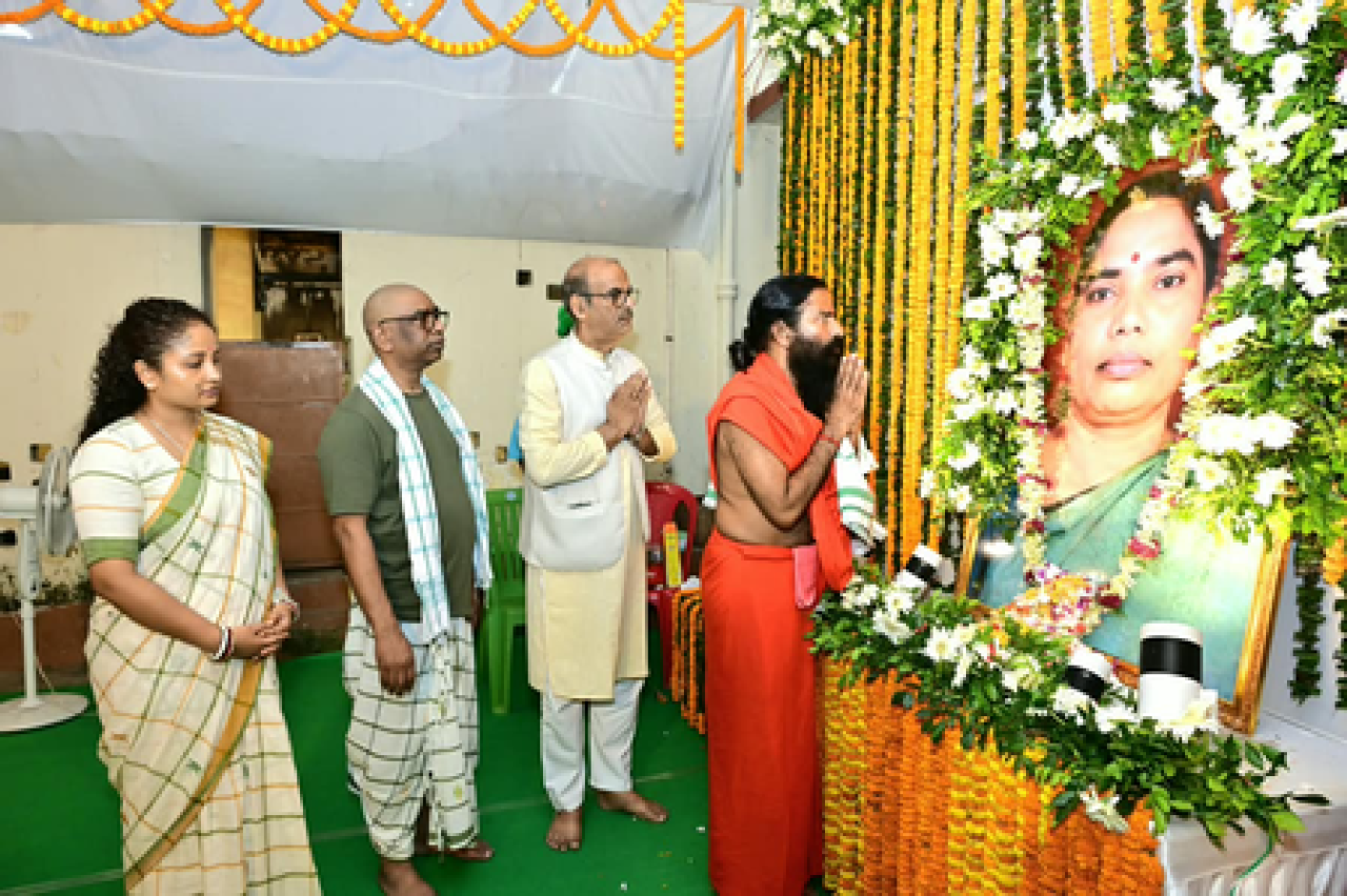 ராம்கிர்ஹில் சுகாதார அமைச்சர் மற்றும் பலர், ஹேமந்த் சோரேனின் தாயாரின் நினைவில் கலந்து கொண்டனர்